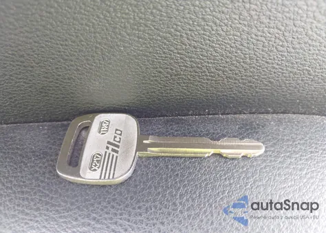 2004 Toyota Corolla Le z USA, uszkodzony, nr VIN 2T1BR32E24C216064